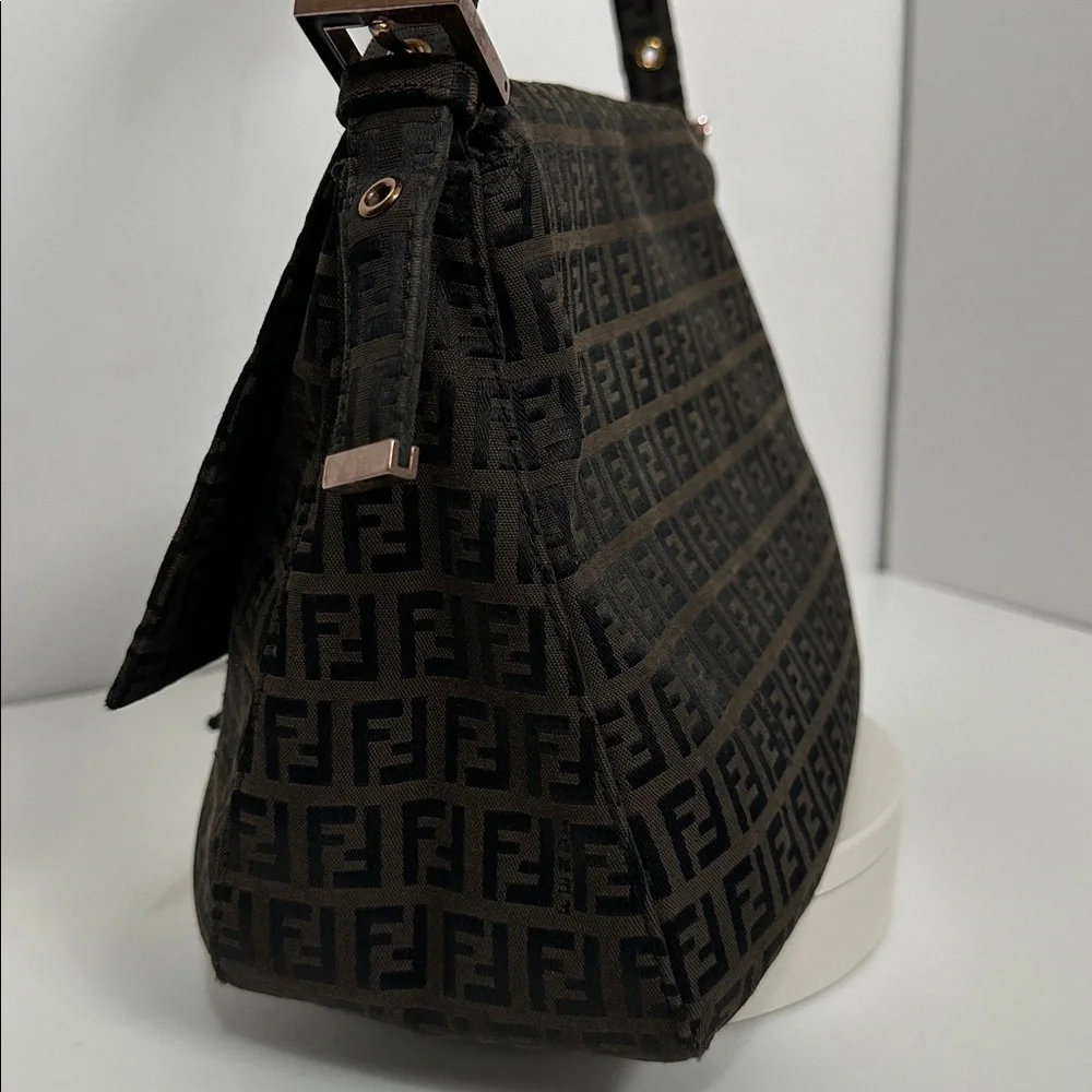 💯Authentic Fendi Mamma Baguette Bag🍀